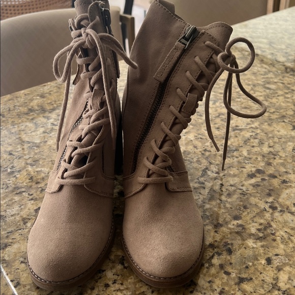 Dolce Vita Light Taupe Suede Lace-Up Booties Sz 8 Brand New - Picture 5 of 5